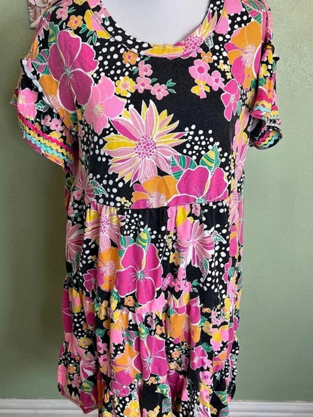 crown & ivy Floral Mini Dress in Black & Pink Size Large Like New